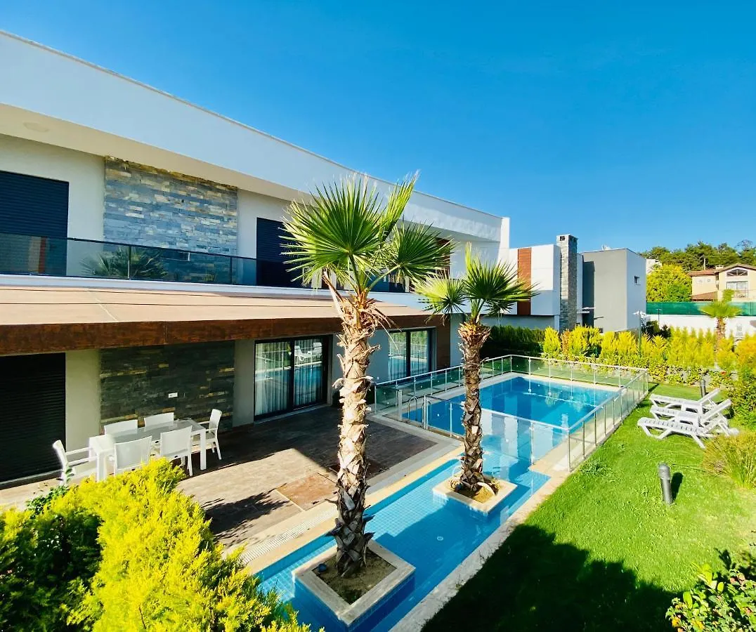 Kusadasi Nda Havuzlu Villa Oasis Evleri 8s kontakt